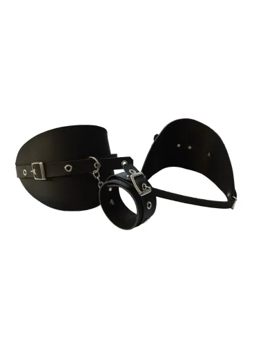 Muslera con esposa eco cuero negro | Infarta fetish | Esposas