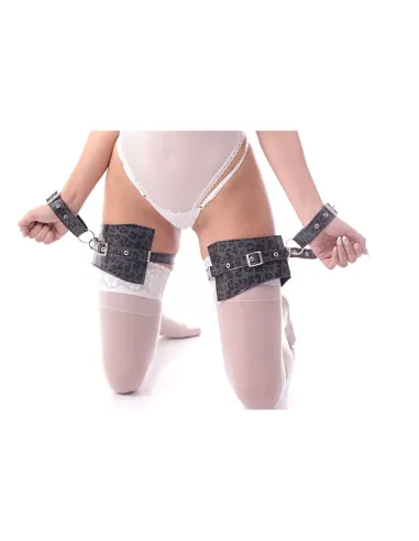 Muslera luxury con esposas animal print gris | Infarta fetish | Inmovilizadores